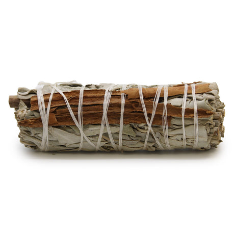 Vista frontal de atado de salvia blanca y canela de 10 cm sahumerio natural