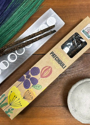 Envase y varillas de incienso natural masala de pachulí Namaste India